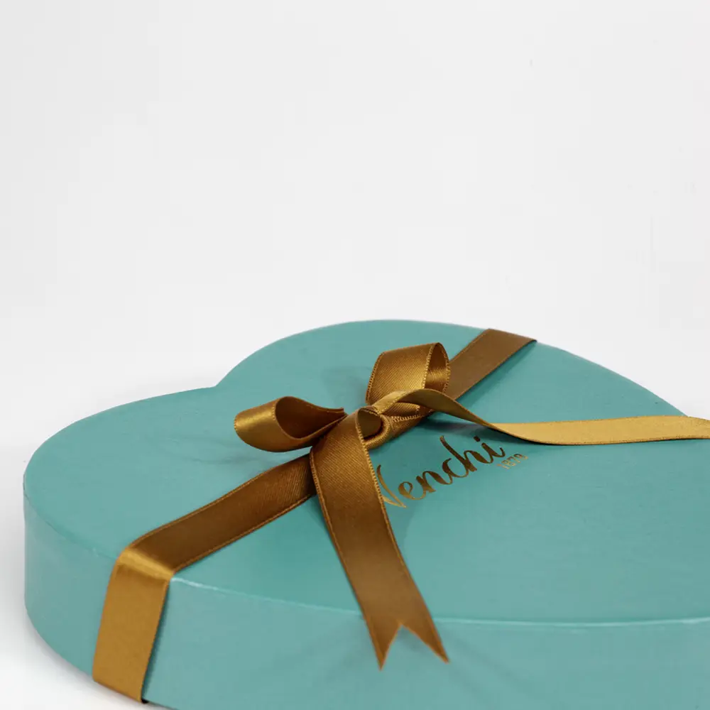 Heart-shaped box with satin ribbon - Seven Group