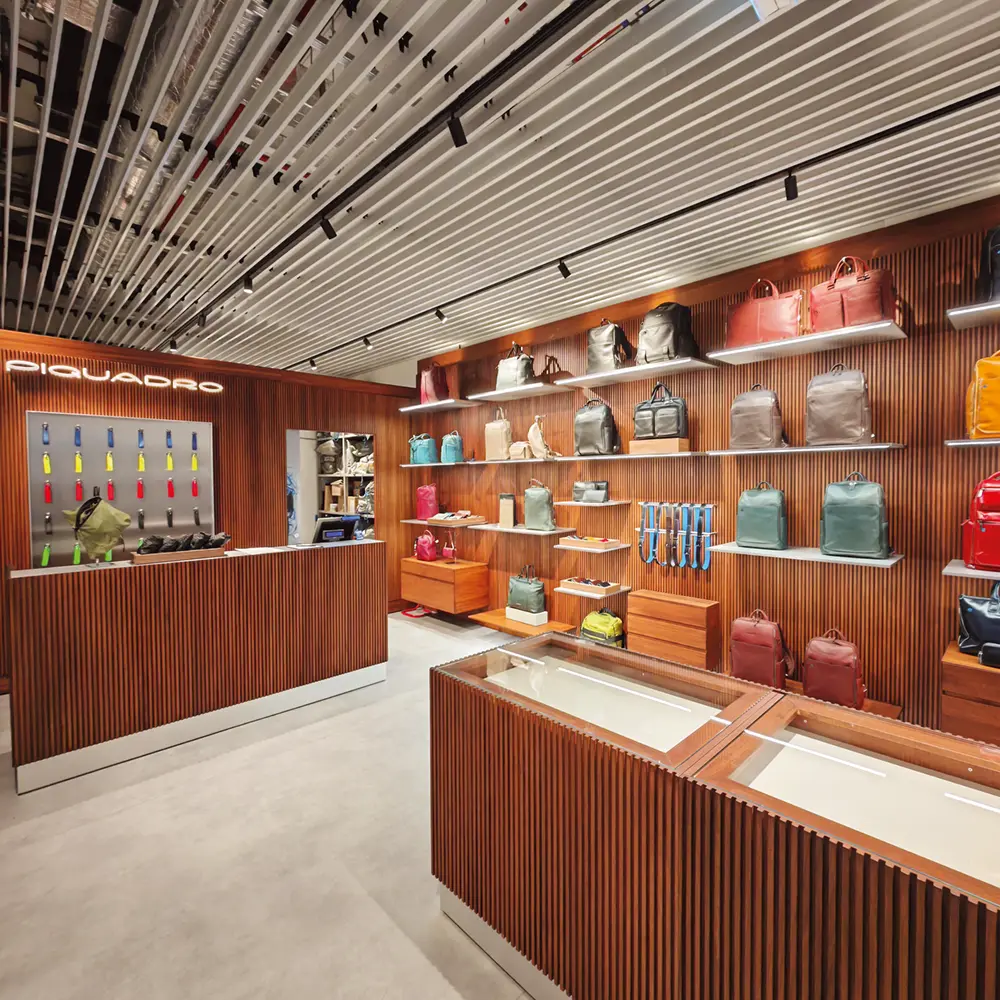 Piquadro store interior design - Seven Group