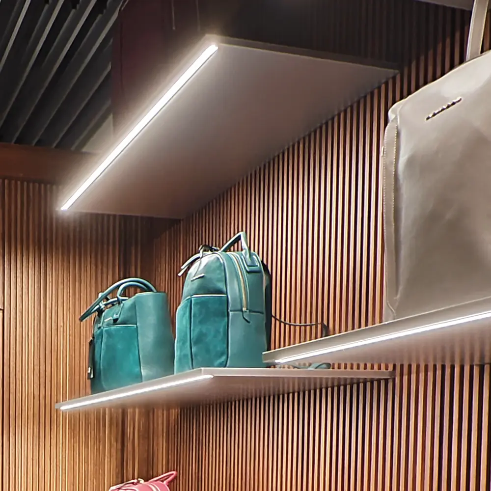 Store wall with light shelves - Seven group