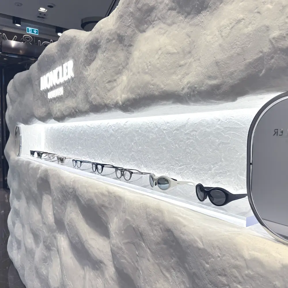 Snow effect polystyrene structure - Seven Group
