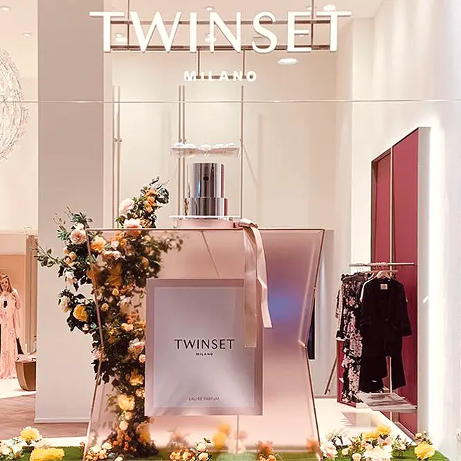 Giant perfume bottle - Seven Group