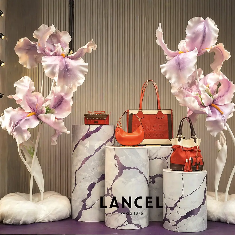 Shop window display - Seven Group